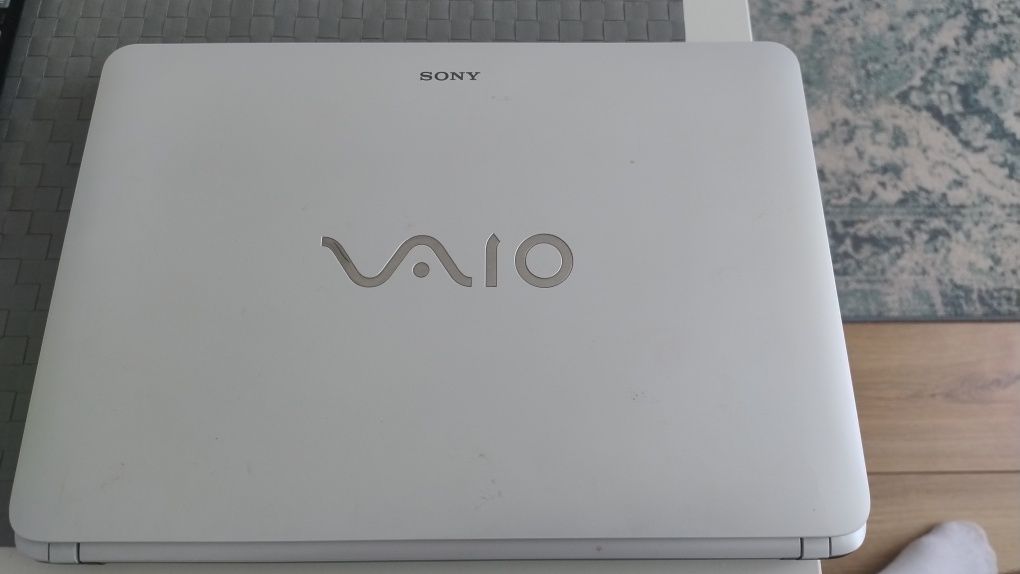 Laptop sony vaio svf142a29m