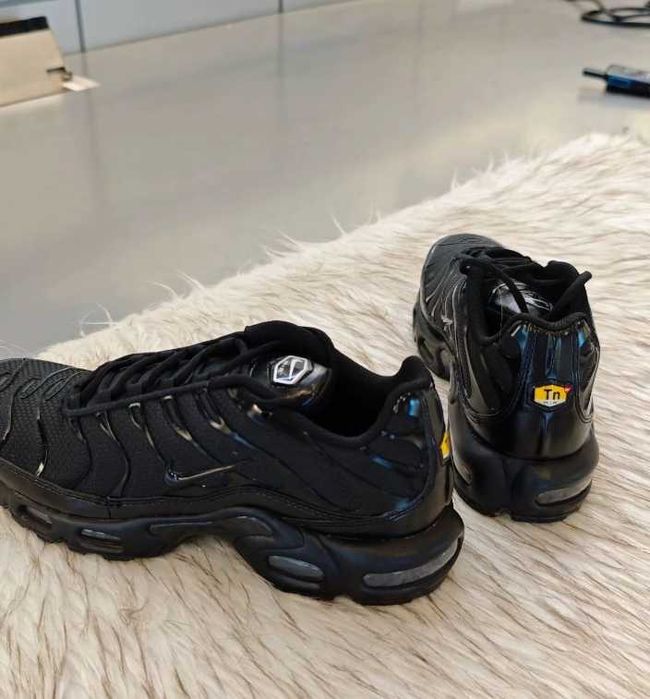 "Buty damskie Trampki"Nike_Air_Max_TN_Plus_czarny R.44