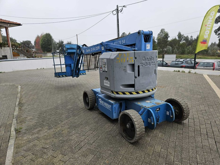 Vende plataforma articulada elétrica Genie de 12m