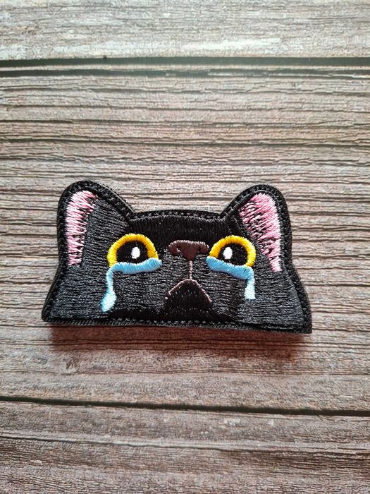 Naszywka Płaczący Kot na rzep – Haftowana, Kawaii, Emo