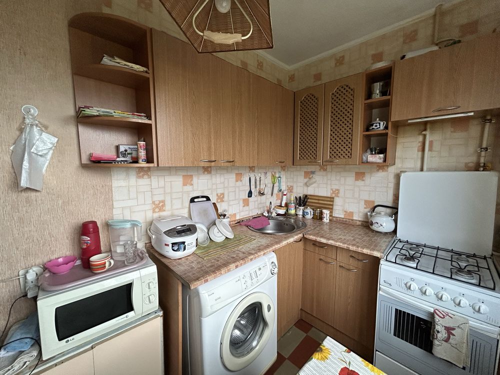 Продам 1к квартиру . Виставка . Проспект миру 60/3 .