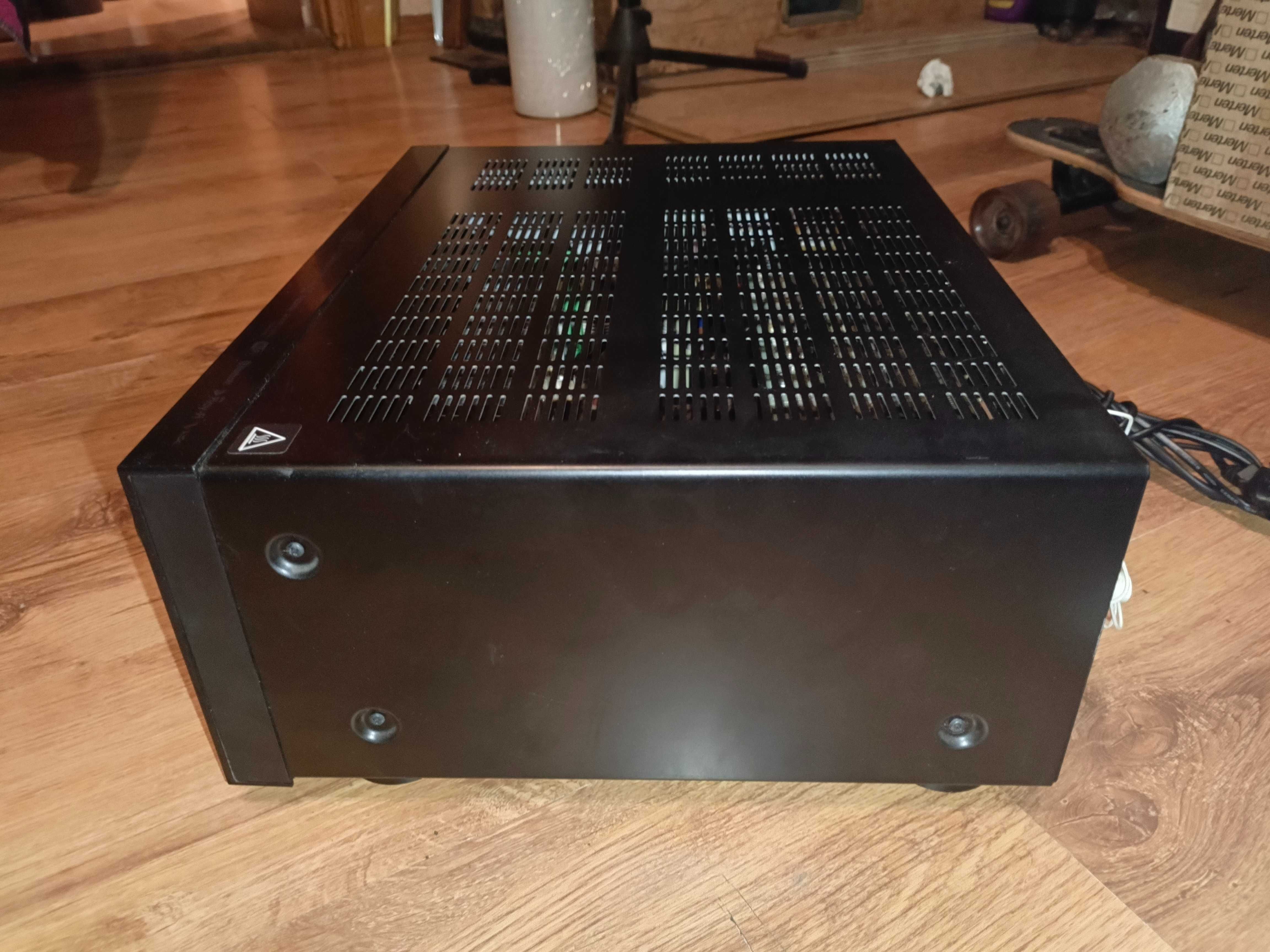 Sprzedam w idealnym stanie amplituner Onkyo TX-NR686.