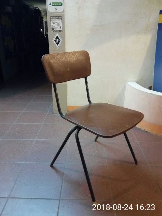 продаю стулья  металлические и деревянные
