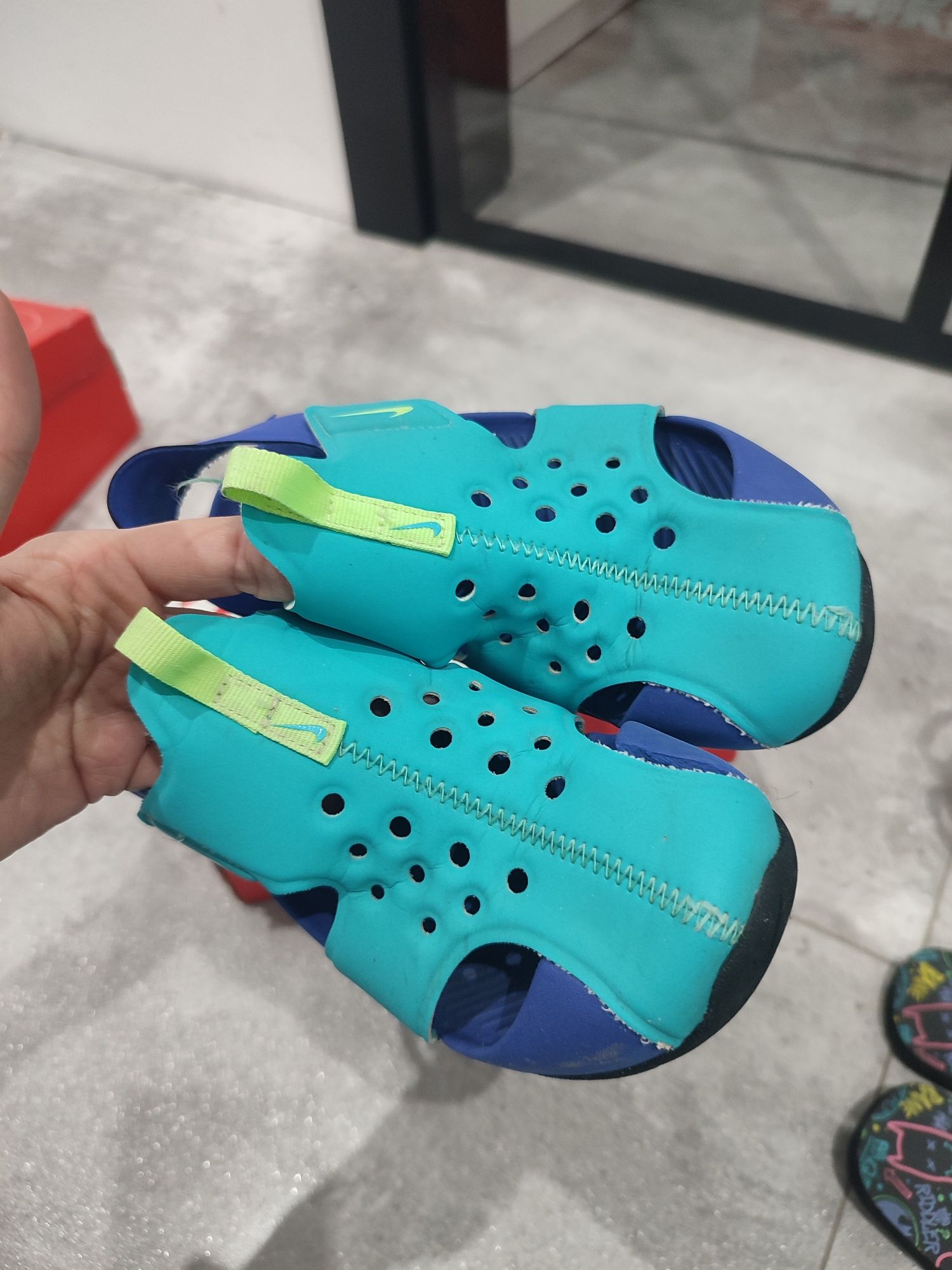 Sandałki Nike 32