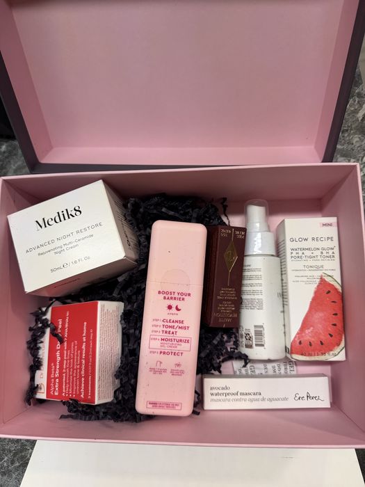 Подарунковий набір Cult Beauty: The Tried and Trusted Edit