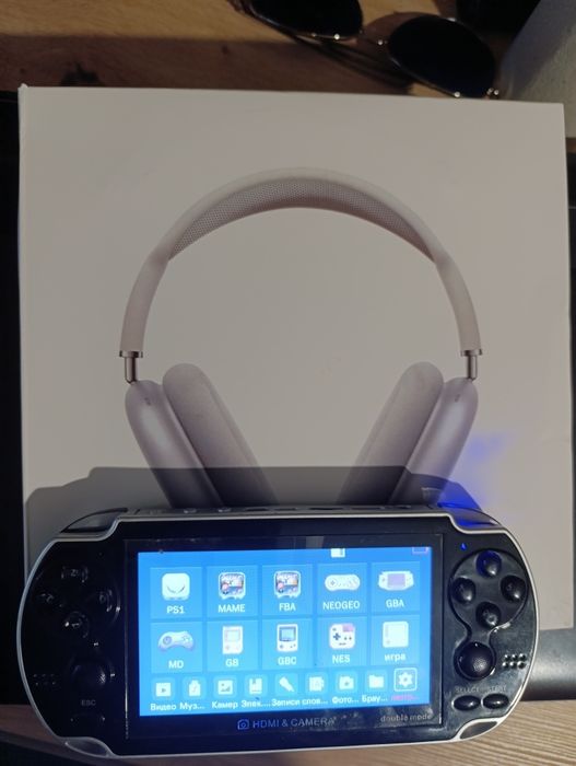 Портативна приставка 2000 игор+ в подарунок навушники