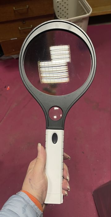 Ручна лупа з LED підсвіткою