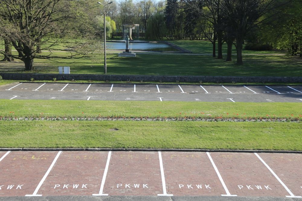 Malowanie oznakowania poziomego miejsc, kopert, linii, pasów.