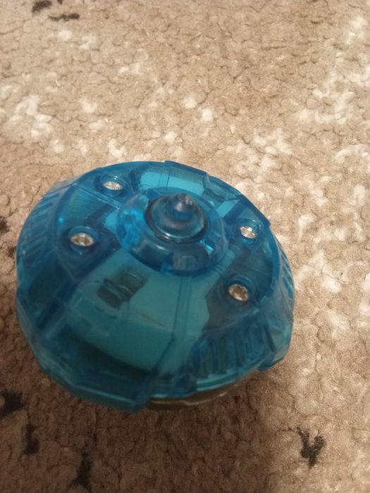 Продаю бейблейд волтраєк