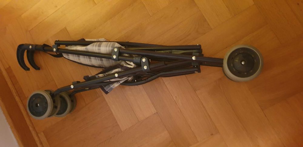 Wózek dla lalek Mothercare, lekki i niewielki