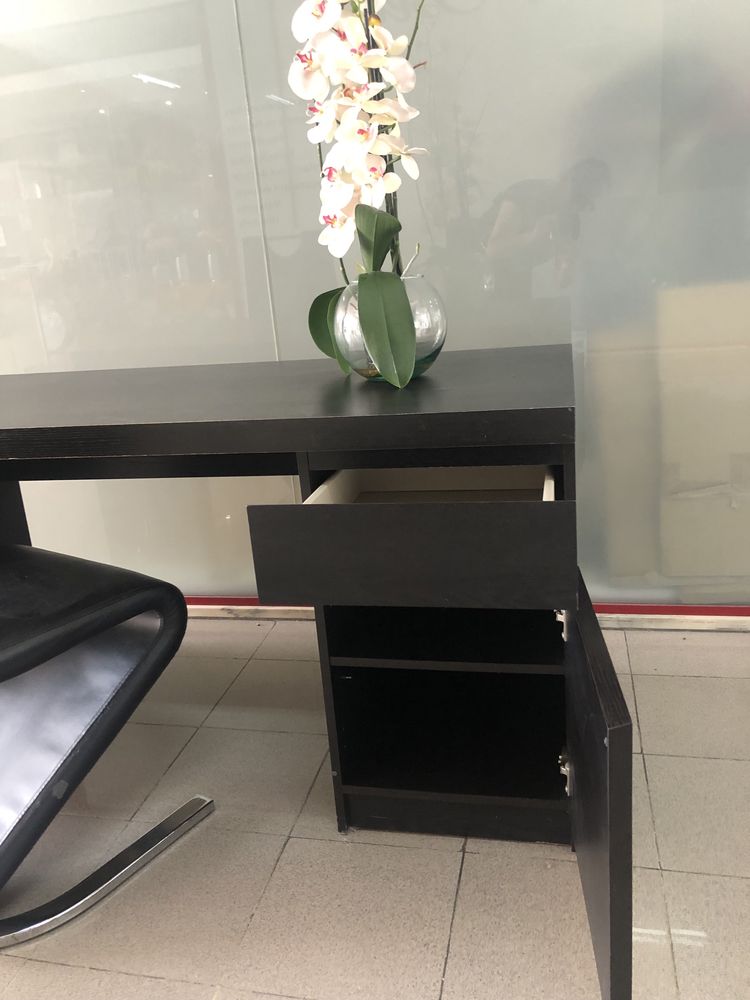 Secretária IKEA + oferta de cadeira