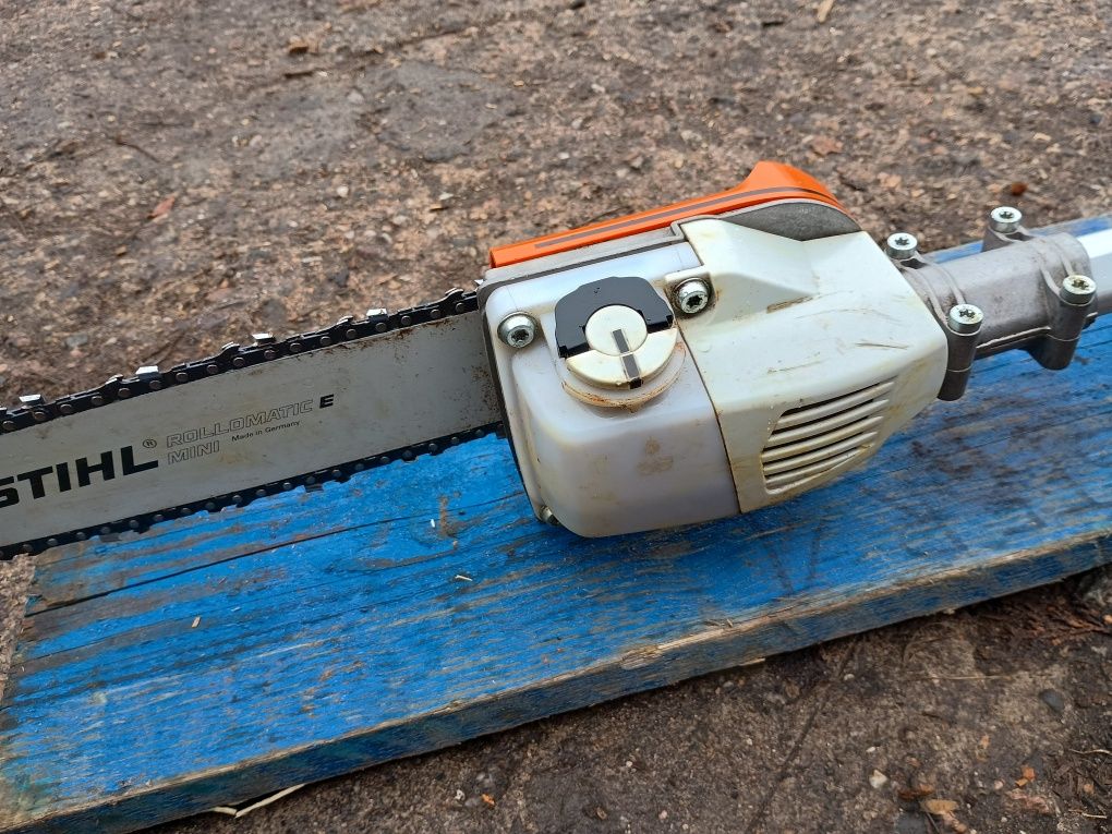 Stihl ht 135 na wysięgniku. Podkrzesywarka