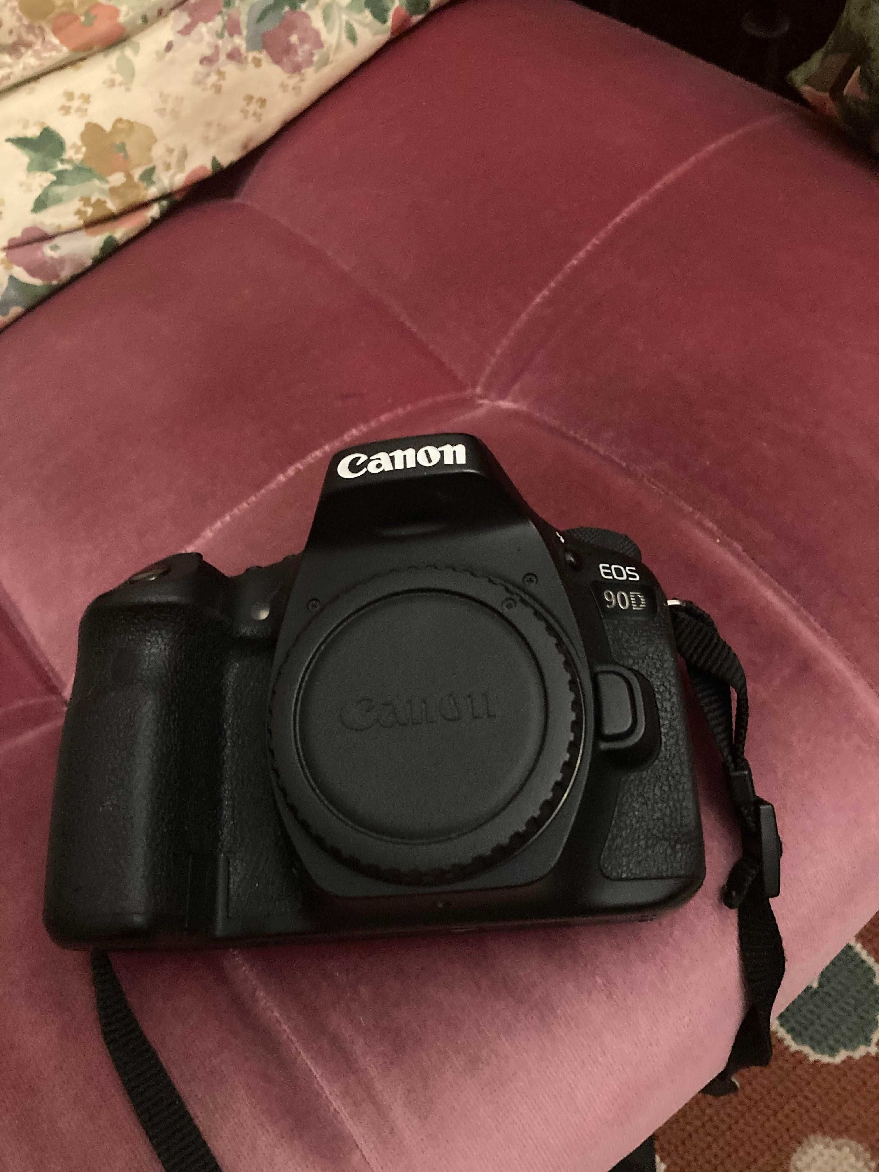 Máquina fotográfica Canon 90 D e objetivas