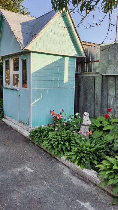 Продаю будинок з ділянкою землі