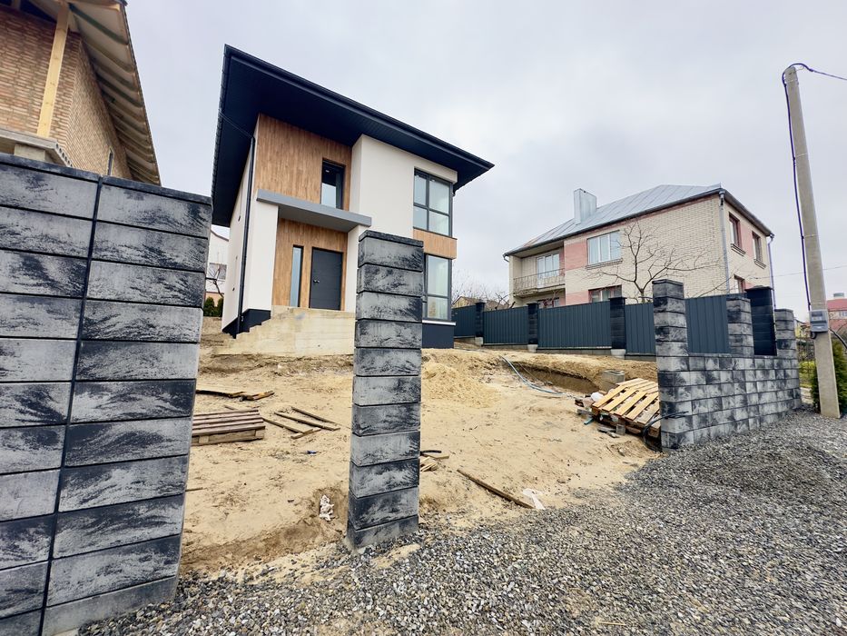 Будинок в Червоних горах