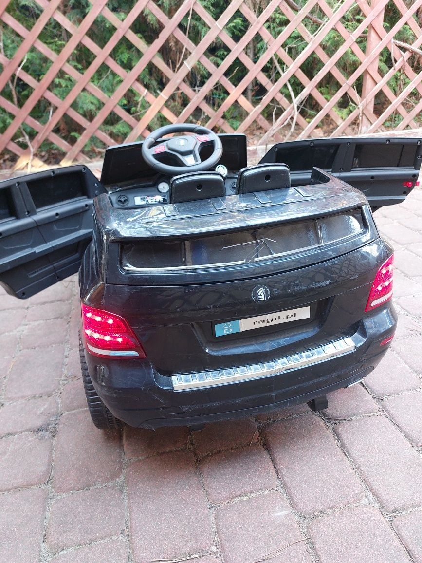 Auto na baterie dla dzieci 2-5 lat . Melodia, pasy, otwierane drzwi