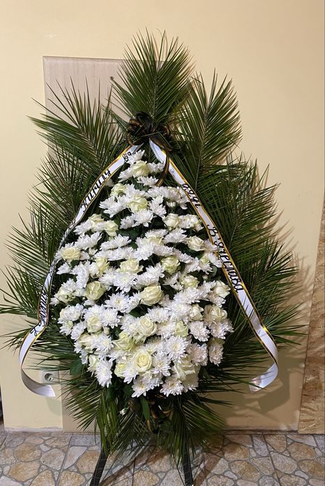 Вінок ритуальний із живих квітів