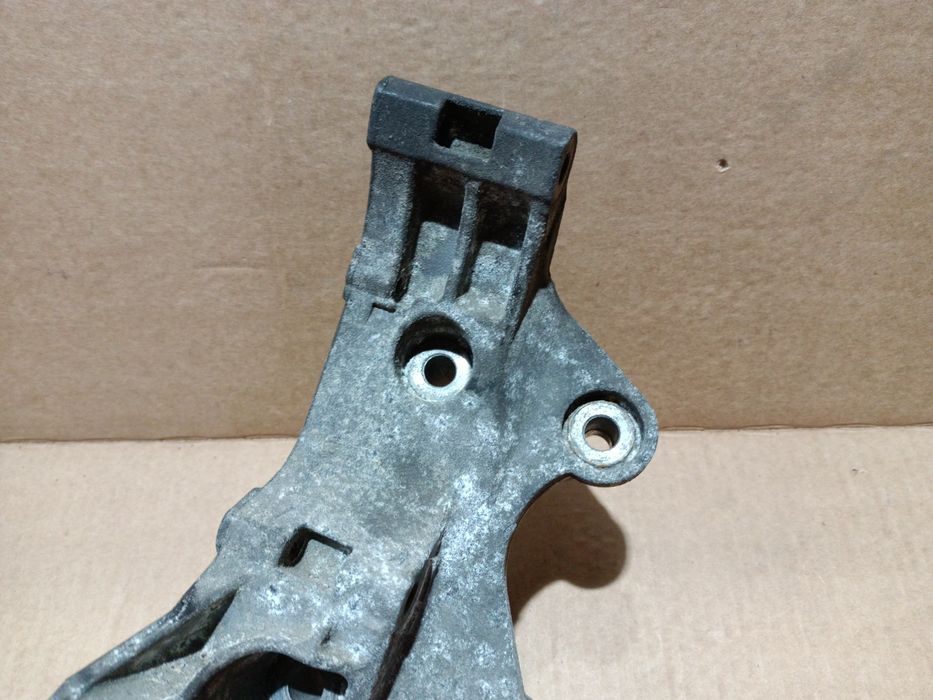 Łapa mocowanie alternatora pompy kompresora 2.0 TDI VW Audi Seat Skoda