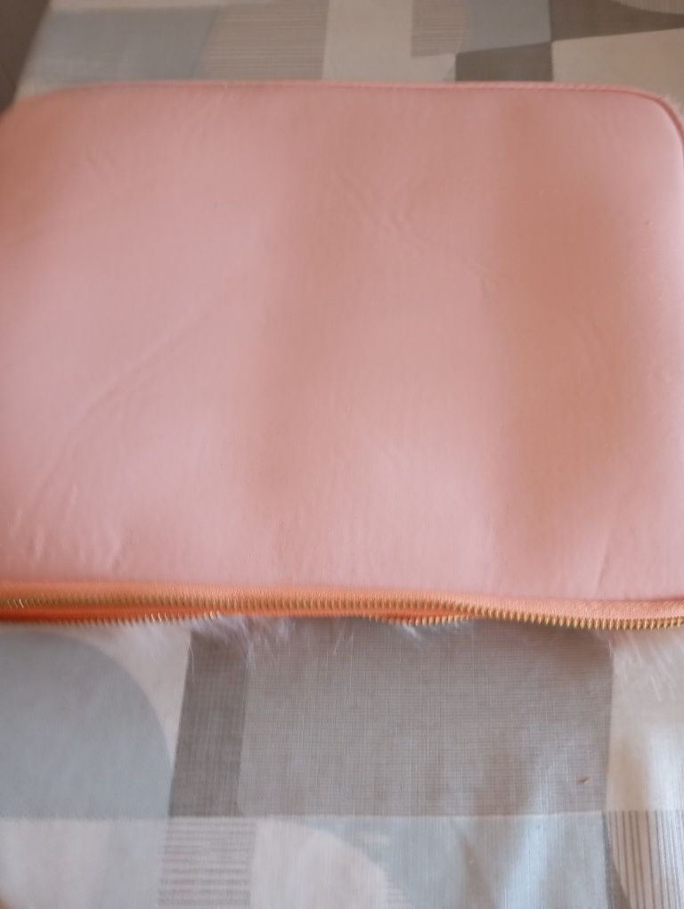 Bolsa rosa com pelo