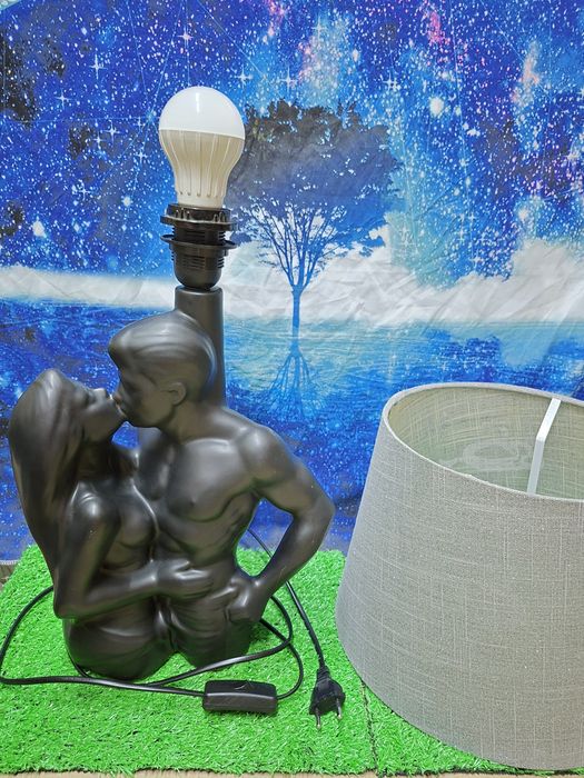 Piękna lampa porcelanowa.