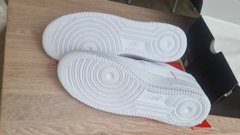 AF1\Powietrze*airDamskieNikeForce1SupremeWhite UnisexTrampki Rozm.43