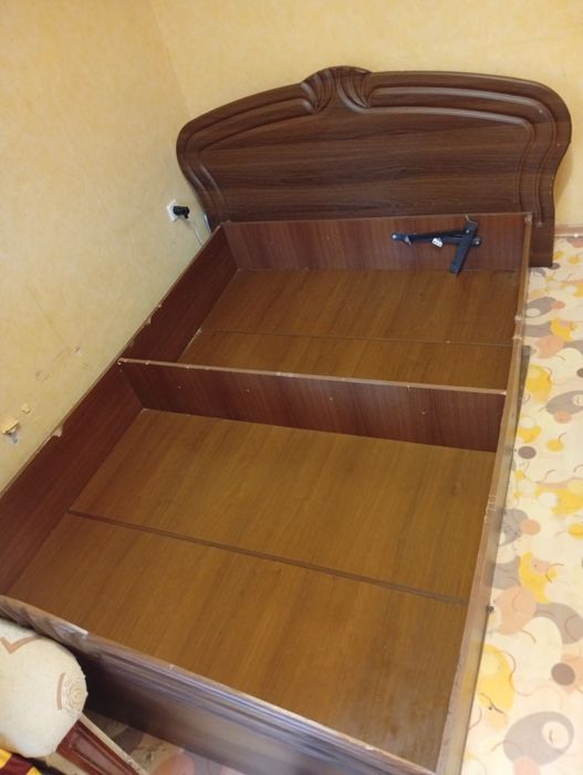 Ліжко без матрасу