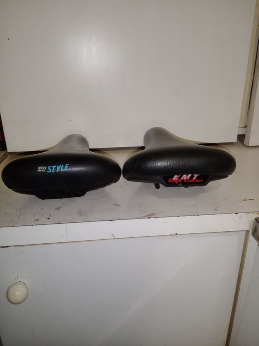 8€ 2 selins para bicicleta em bom estado