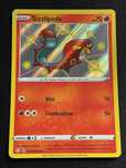 Carta Pokémon Sizzlipede SV018/SV122 Shining Fates