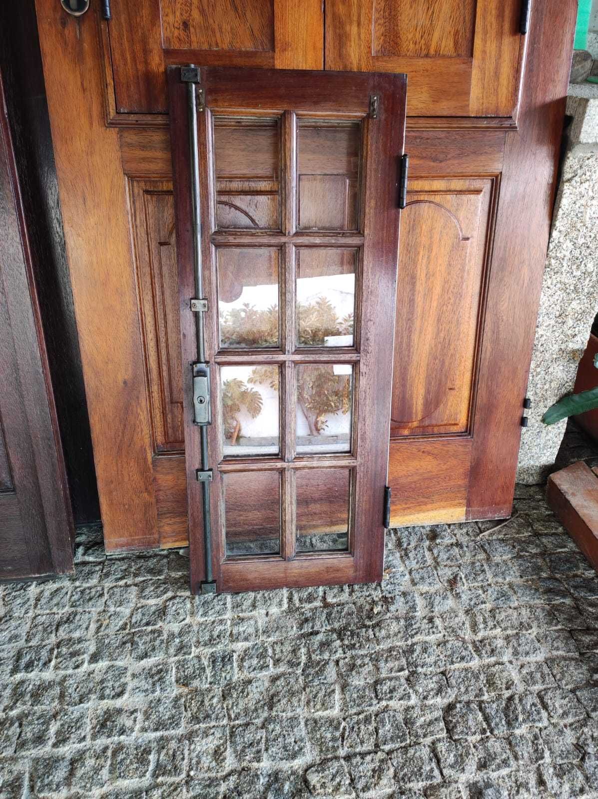 janelas em madeira (4 janelas com possibilidade de compra individual)