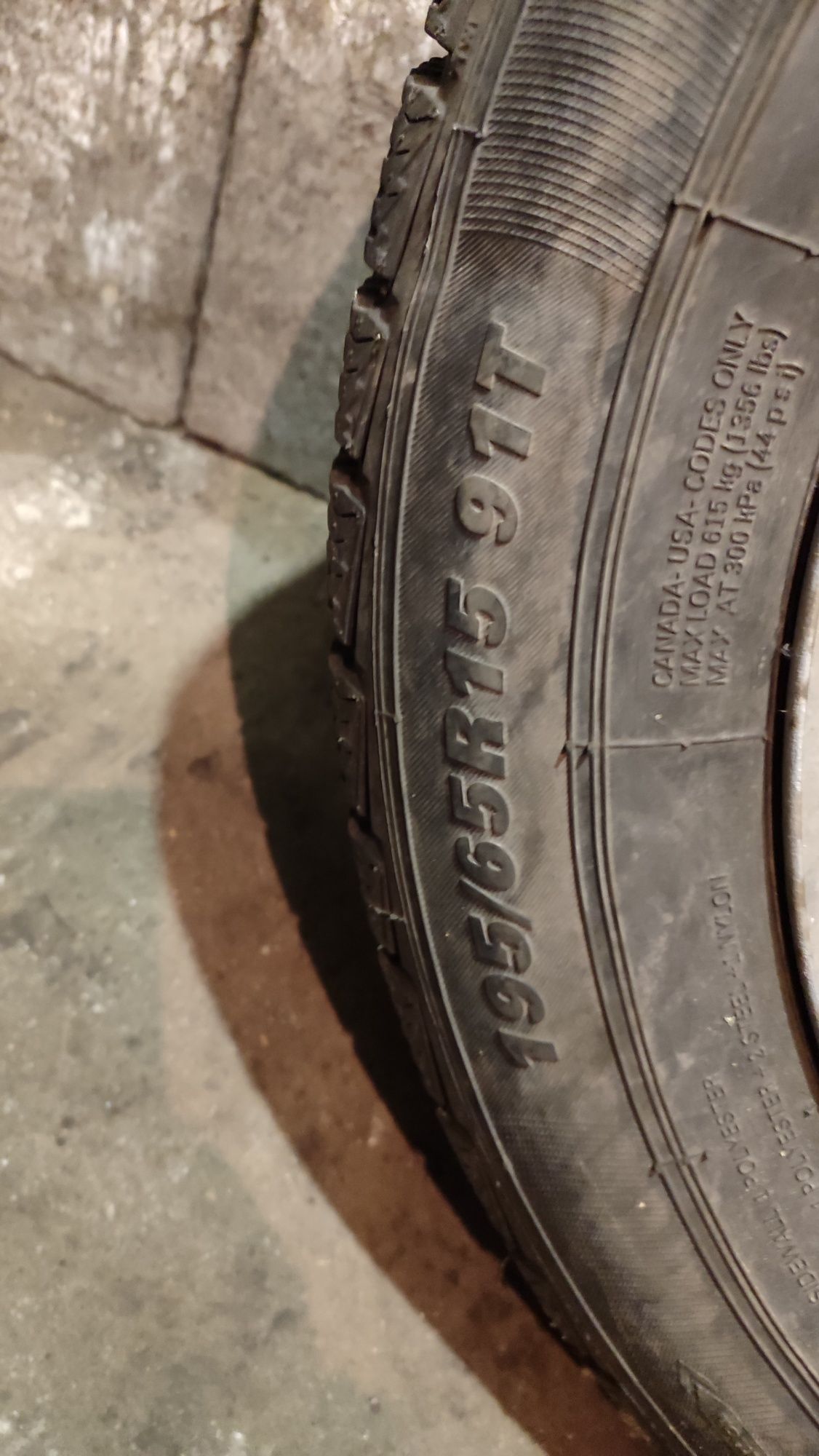 Продам зимову резину з дисками на Volkswagen caddy/т4 5/112 195/65 r1