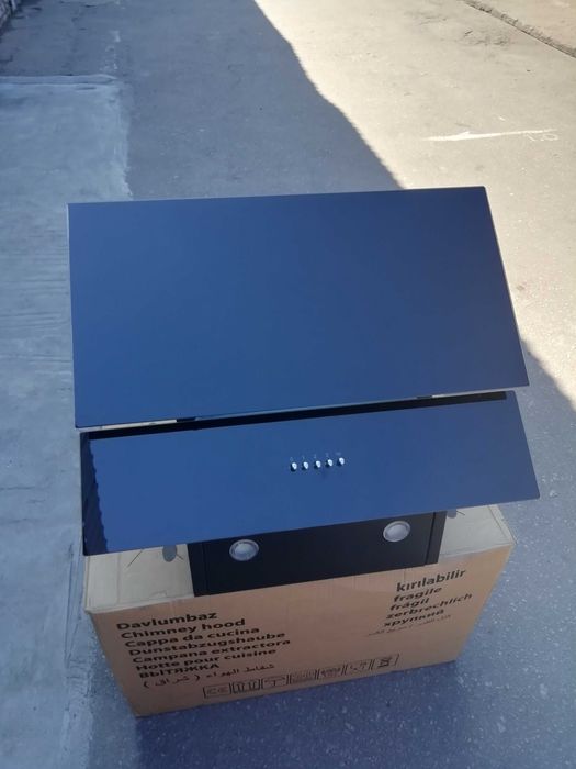 Вытяжка наклонная Grunhelm GVN 325 BK, черное стекло,750м³/ч