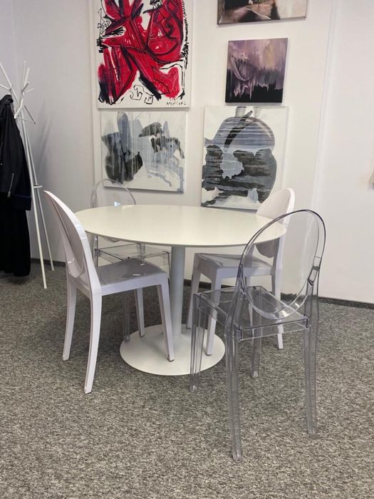 2 białe krzesła (PCV) - bez stołu