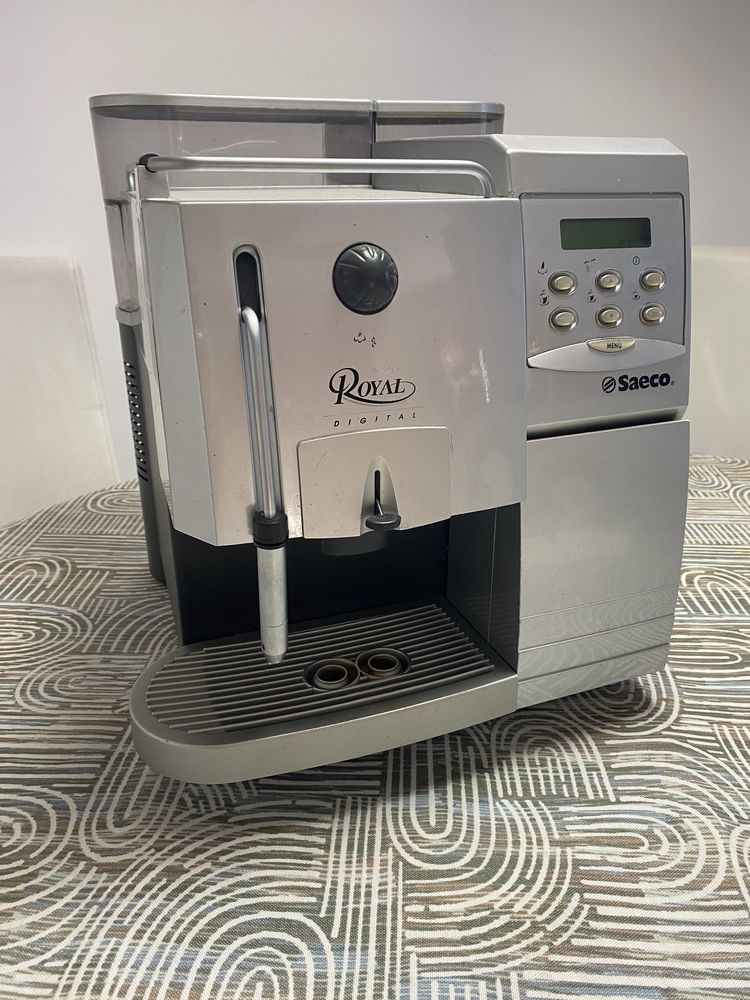 Máquina de café Saeco em perfeito funcionamento