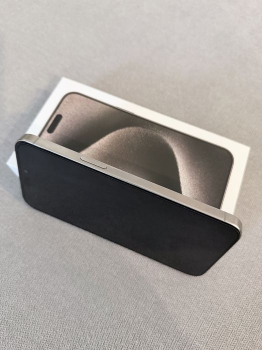 iPhone 15 Pro Max (Titanium)