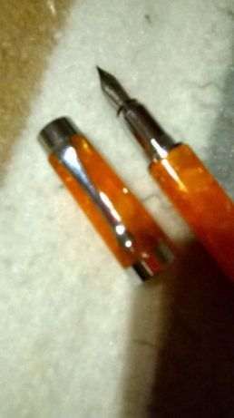 Caneta tinta permanente laranja (portes incluídos)