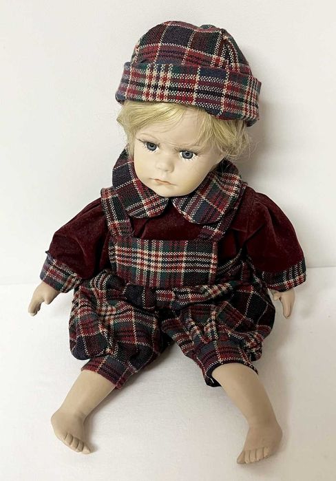 Lalka porcelanowa siedząca wysokość 38cm