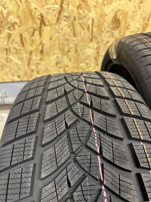 шини нові GoodYear UltraGrip perfomance + 275/40 R22