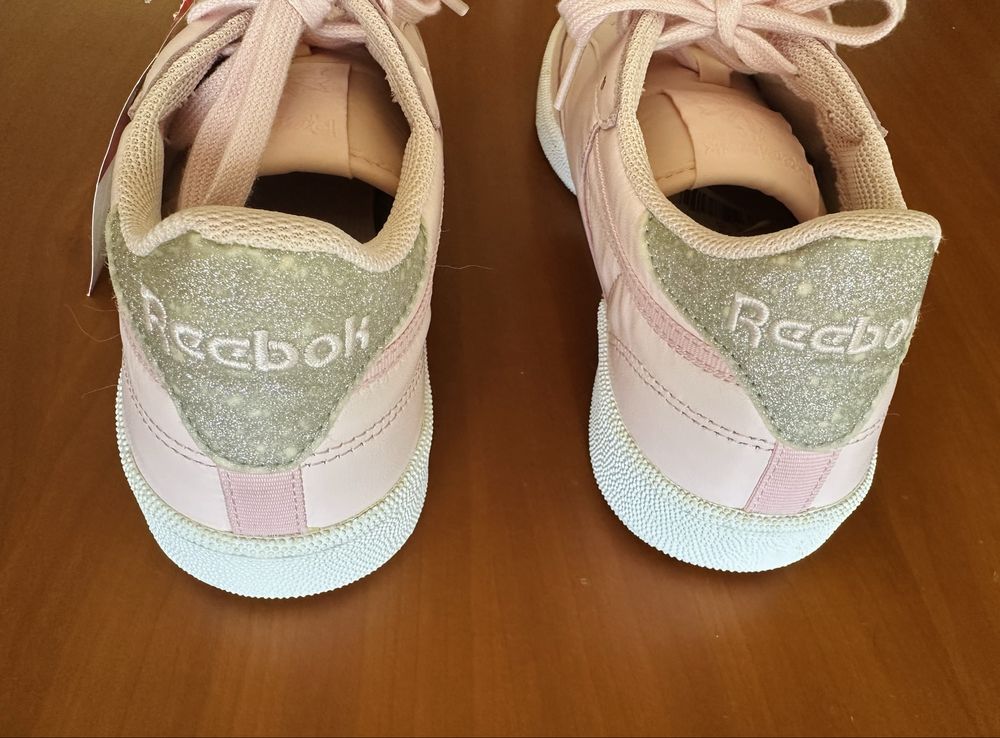 Sapatilhas REEBOK tamanho 39 em pele cor-de-rosa clara