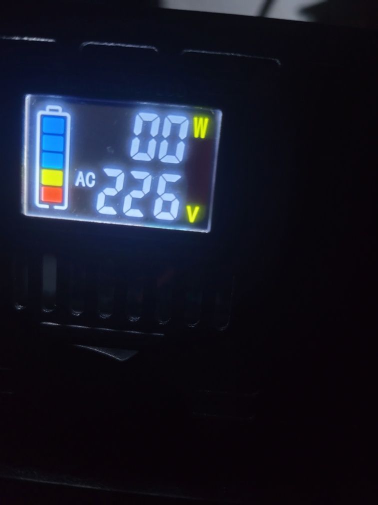 Інвертер перетворювач 12в на 220в