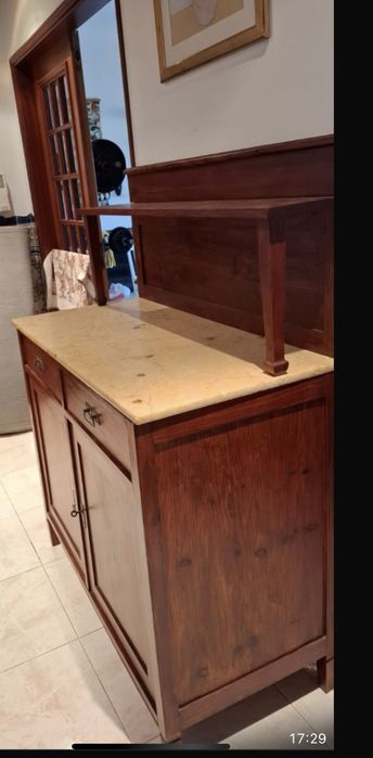 Aparador (1925),restaurado, com alçado e tampo em mármore.