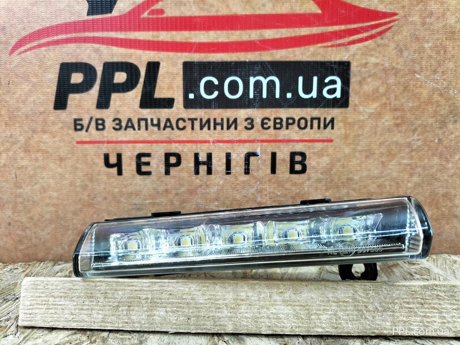 Mercedes Actros MP4 11- фара дневной ходовой огонь ДХО DRL правая