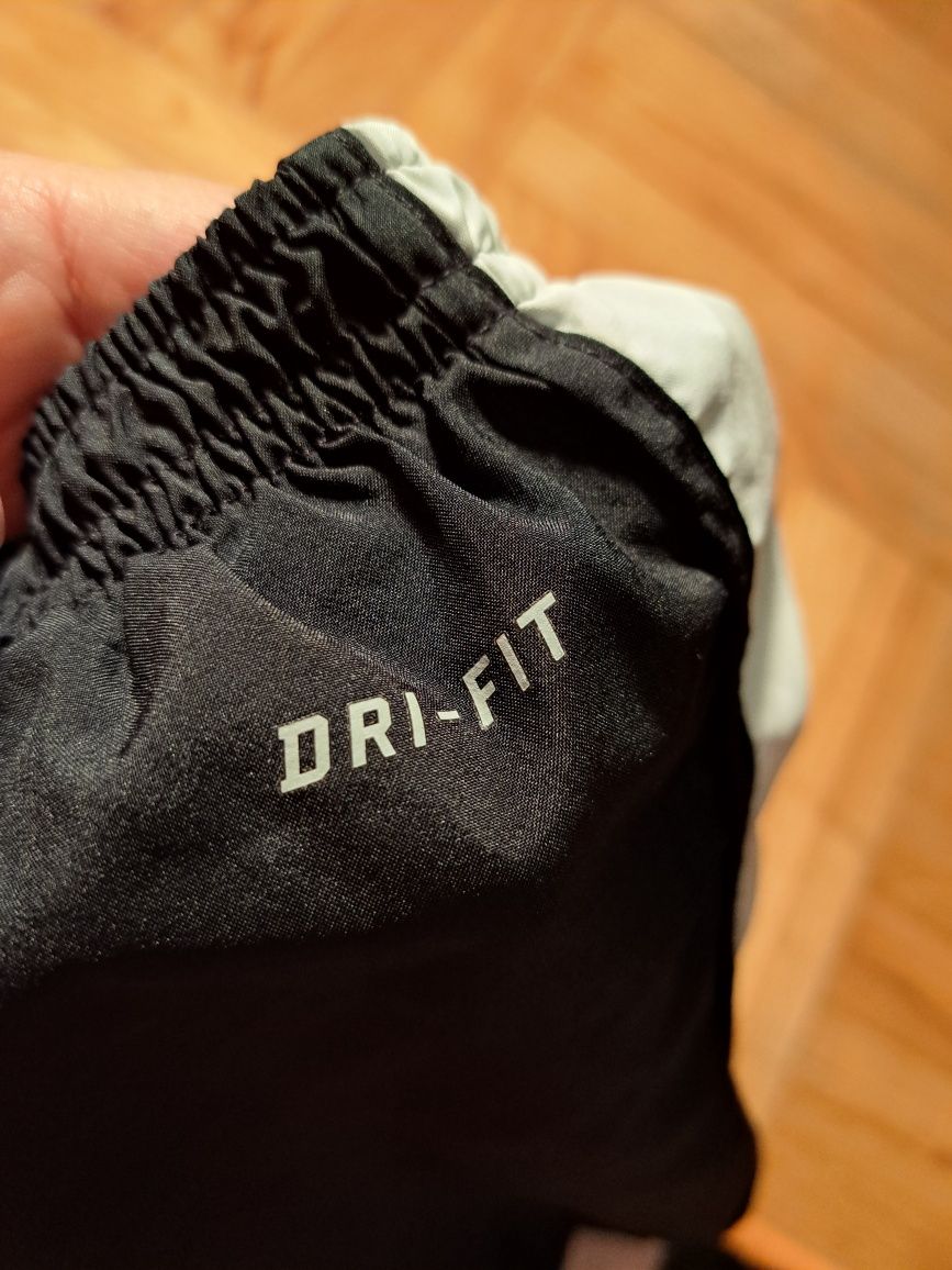 L Nike dry-fit czarne spodenki do biegania