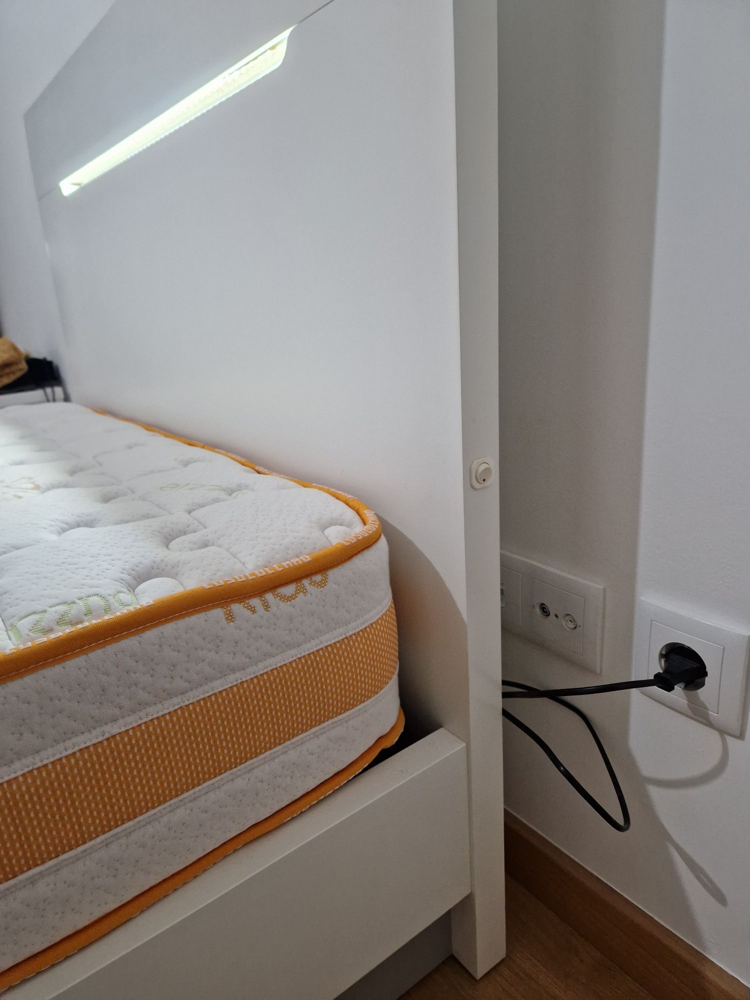 Cama solteiro 110x190 (pessoa e meia) branca lacado