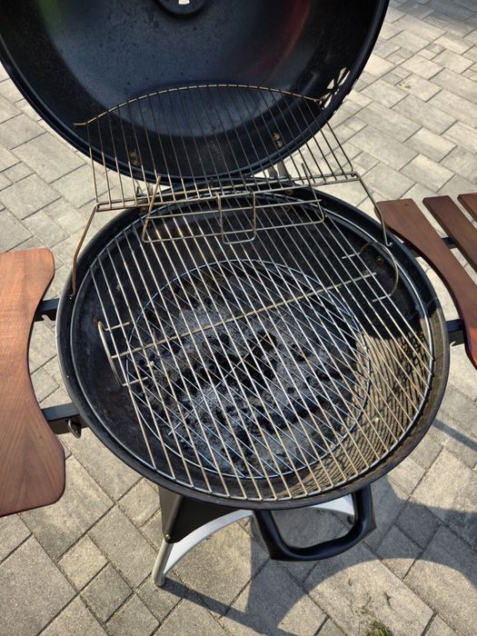 Grill ogrodowy węglowy z termometrem i kółkami