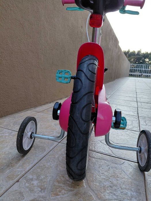 Bicicleta de menina com rodinhas