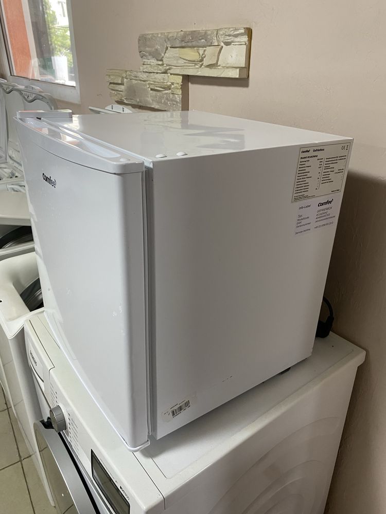 Мини морозильная камера Comfee RCU63WH2