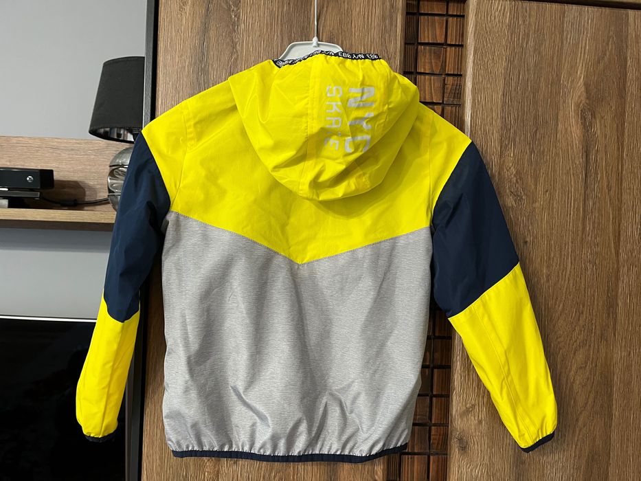 Chłopięca kurtka wiatrówka C&A roz 128, bdb stan