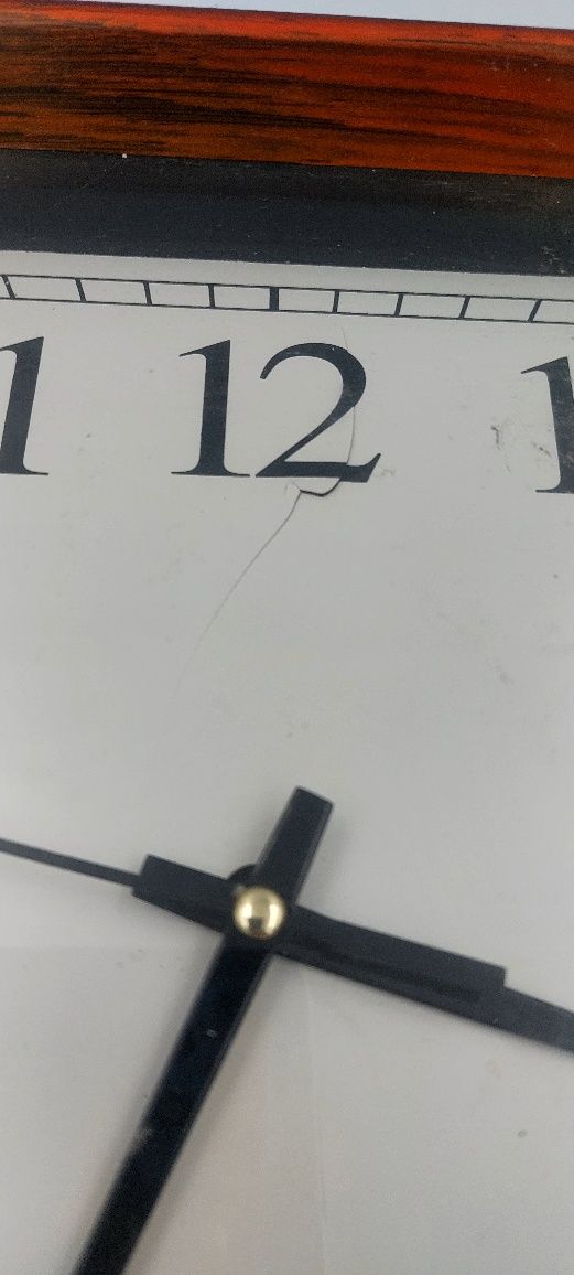Zegar do powieszenia  na ścianę