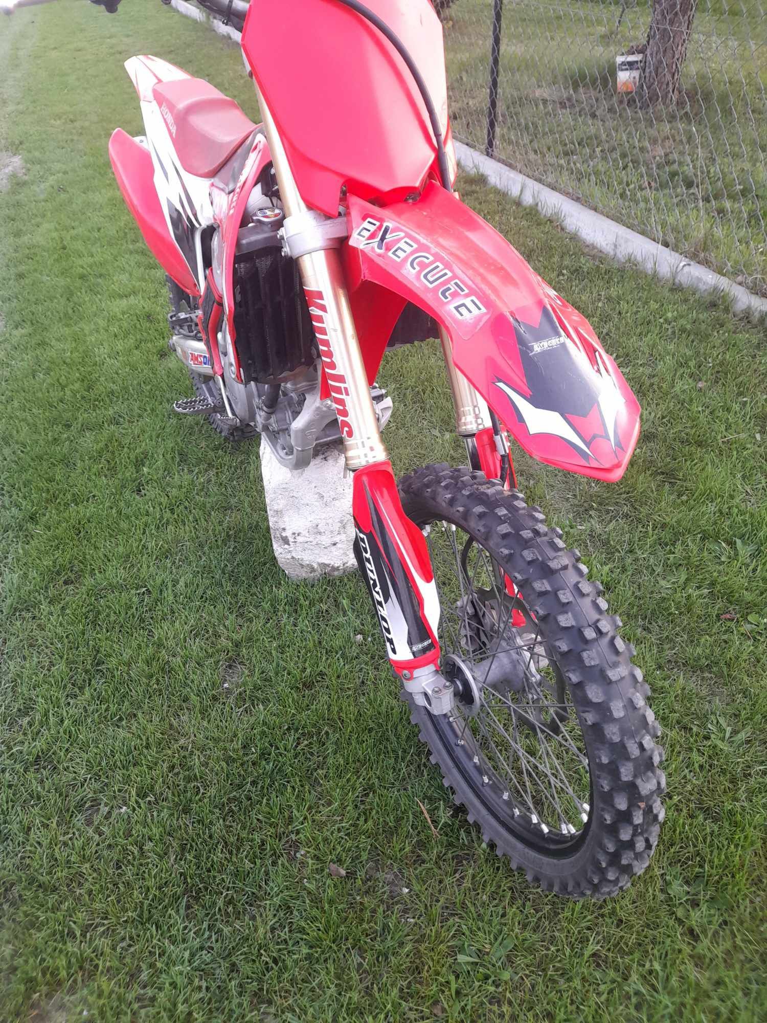 Honda CRF 250R.                 .