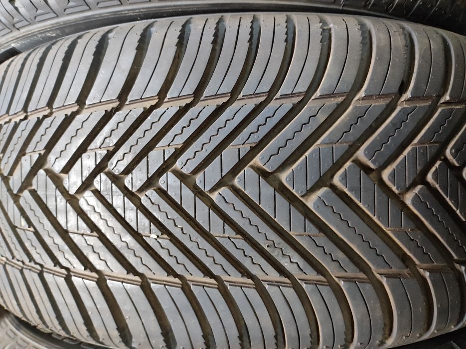 225.45.17 komplet Hankook Kinergy 4S Bieżnik 100%